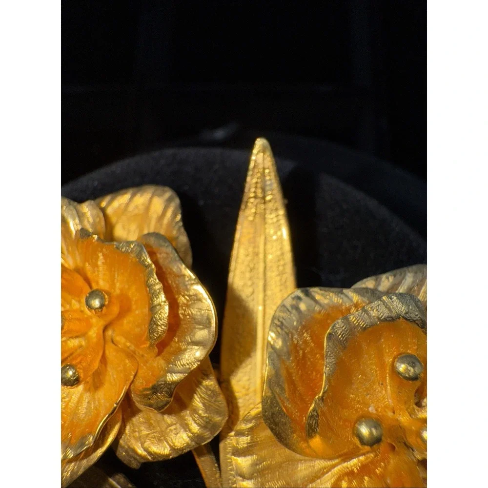 Stunning Gold Tone Double Flower Brooch / Pin Vintage